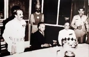 General Zia ul Haq (left) Zulfiqar Ali Bhutto (center)