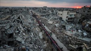 Gazans break their fast amidst the ruins